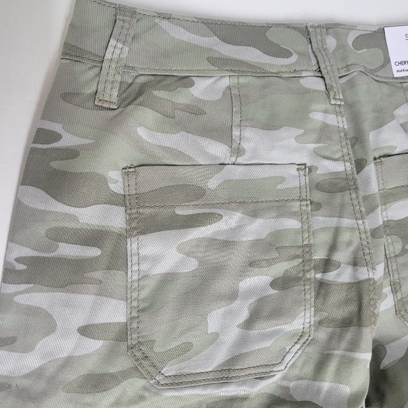 New! Skinnygirl Mid-Rise Cheryl Jogger Pants Camo - Picture 7 of 8